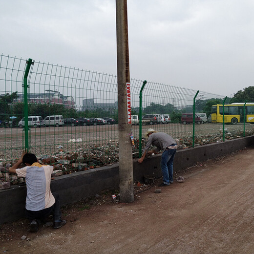 南汇公路护栏网厂家批发,双边丝护栏网