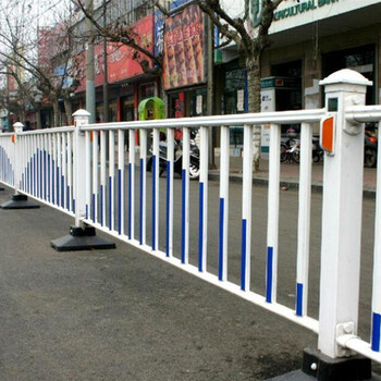 桐廬鍍鋅道路市政護(hù)欄馬路防撞安全欄桿人行道廣告牌人車分流欄