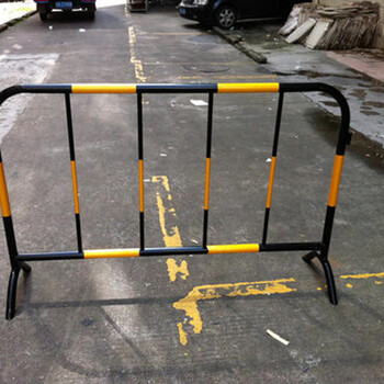 义乌可移动铁马护栏镀锌管黄黑红护栏临时道路施工安全围栏