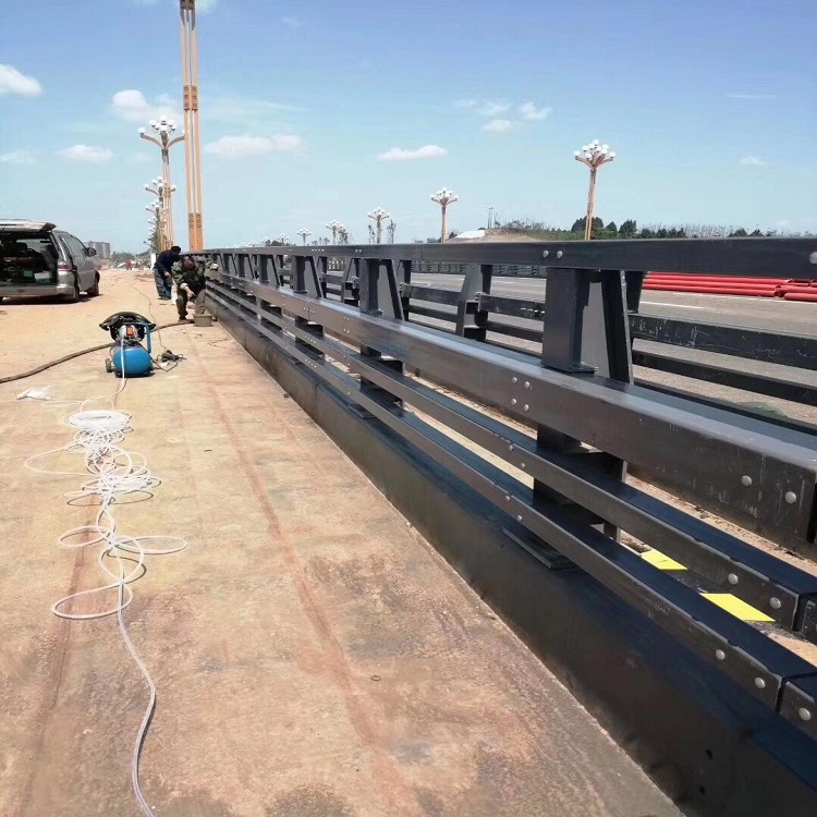 神农架 天桥护栏  绿洲护栏   交通防护栏杆  可定制