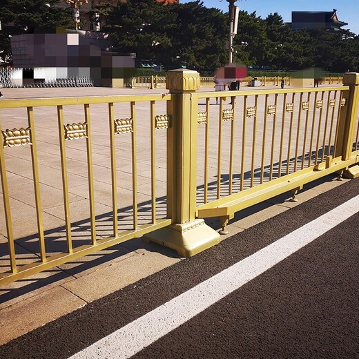 交通安全城市防撞防护道路黄金护栏公路隔离黄金护栏厂家批发