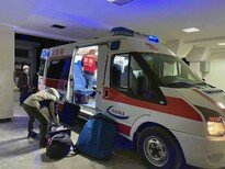 九龙坡区救护车转院费用-重症ICU护送-医帮扶公司图片2