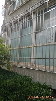 北京朝阳东坝安装阳台防护栏护网安装不锈钢防盗窗