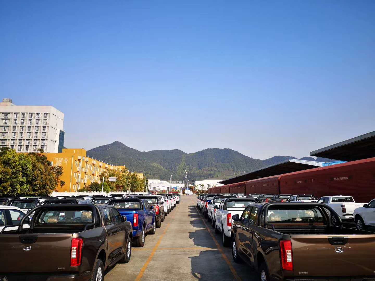 成都到新疆吉木乃拖運SUV//比較牛的托運汽車公司