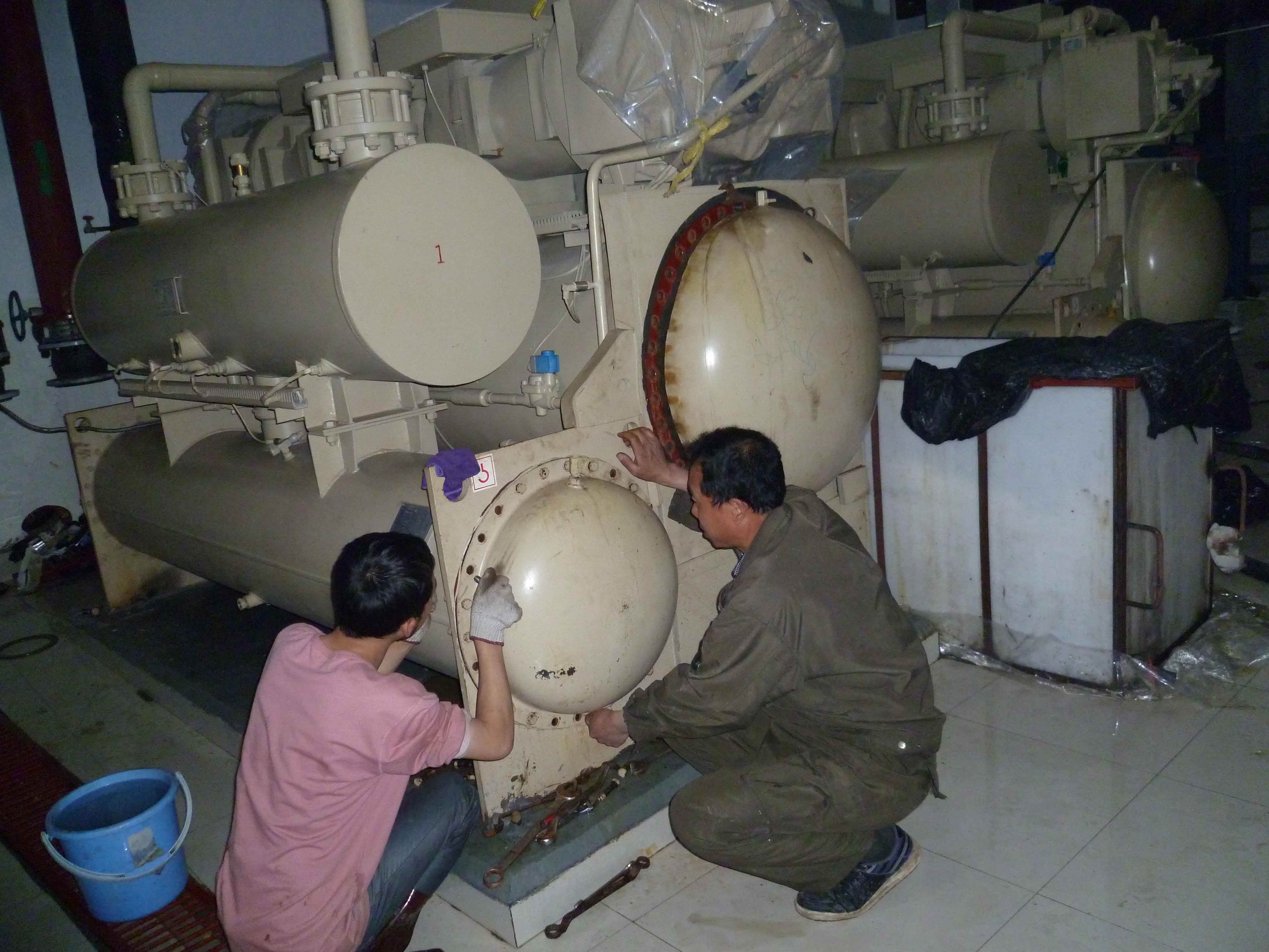 镇江约克中央空调回收扬州二手螺杆式冷水机组回收