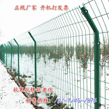 湖北冰天雪地易安装护栏网长什么样%新洲垂钓园隔离护栏网