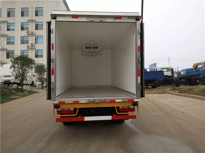 克孜勒苏柯尔克孜自治州福田戴姆勒汽车后六9.6米冷藏车