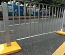 公路護欄一般配置多少根豎鋼？間隔是多少圖片