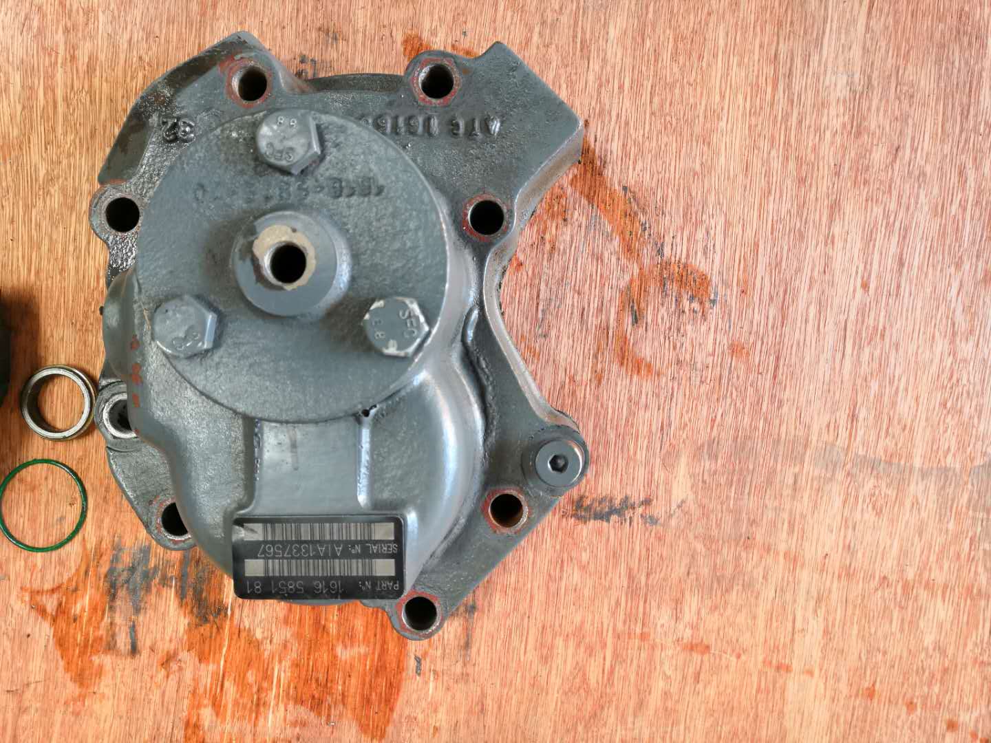 賢易無油螺桿主機維修無油螺桿機頭維修,開封無油螺桿主機維修信譽保證