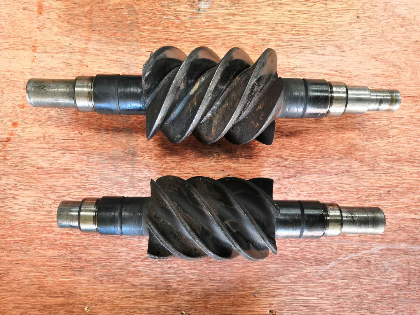 湛江無油螺桿主機維修量大從優(yōu),阿特拉斯無油機維修