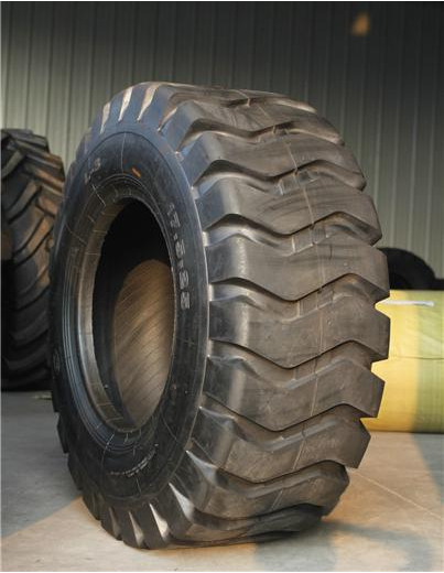 鸿进加厚胎顶耐扎轮胎,盐城铲车轮胎质量可靠