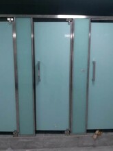 泰州学校厕所玻璃隔断专业制造公共卫生间隔断图片
