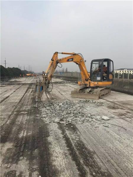 上海闵行区挖掘机出租承接各种土方工程挖、运、堆，基础开挖