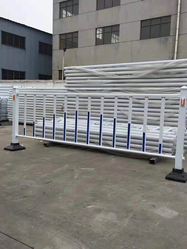 廣東仿竹子籬笆護(hù)欄公路園藝綠色草坪圍欄網(wǎng)小區(qū)公園不銹鋼鐵藝網(wǎng)