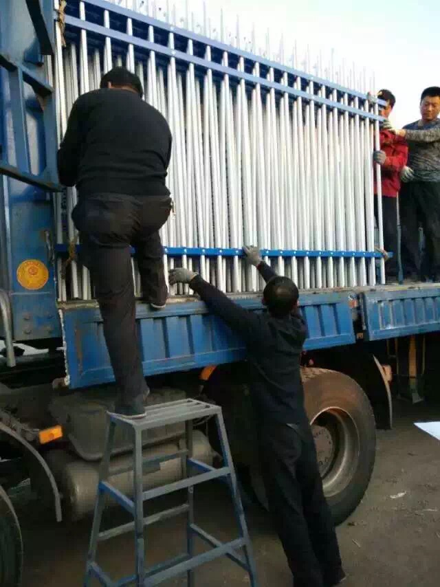 批發(fā)黑白色鋅鋼組裝護(hù)欄 熱鍍鋅鋼材鐵藝小區(qū)圍墻欄桿安平廠家