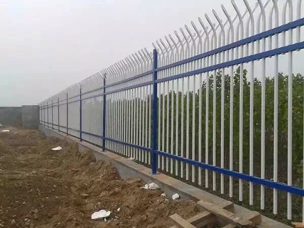 鋅鋼護(hù)欄多少錢一米別墅欄桿小區(qū)防護(hù)欄廠區(qū)學(xué)校院墻圍墻鐵柵欄