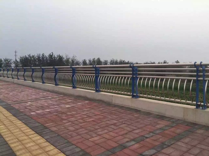 鋅鋼護(hù)欄多少錢一米別墅欄桿小區(qū)防護(hù)欄廠區(qū)學(xué)校院墻圍墻鐵柵欄