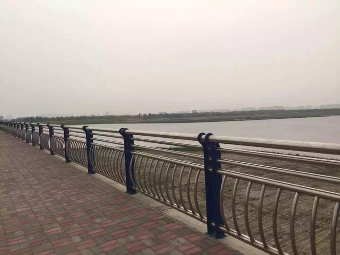 長安街色道路護(hù)欄 熱鍍鋅市政蓮花護(hù)欄 噴塑交通文化護(hù)欄