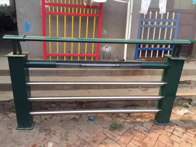 批發(fā)黑白色鋅鋼組裝護(hù)欄 熱鍍鋅鋼材鐵藝小區(qū)圍墻欄桿安平廠家