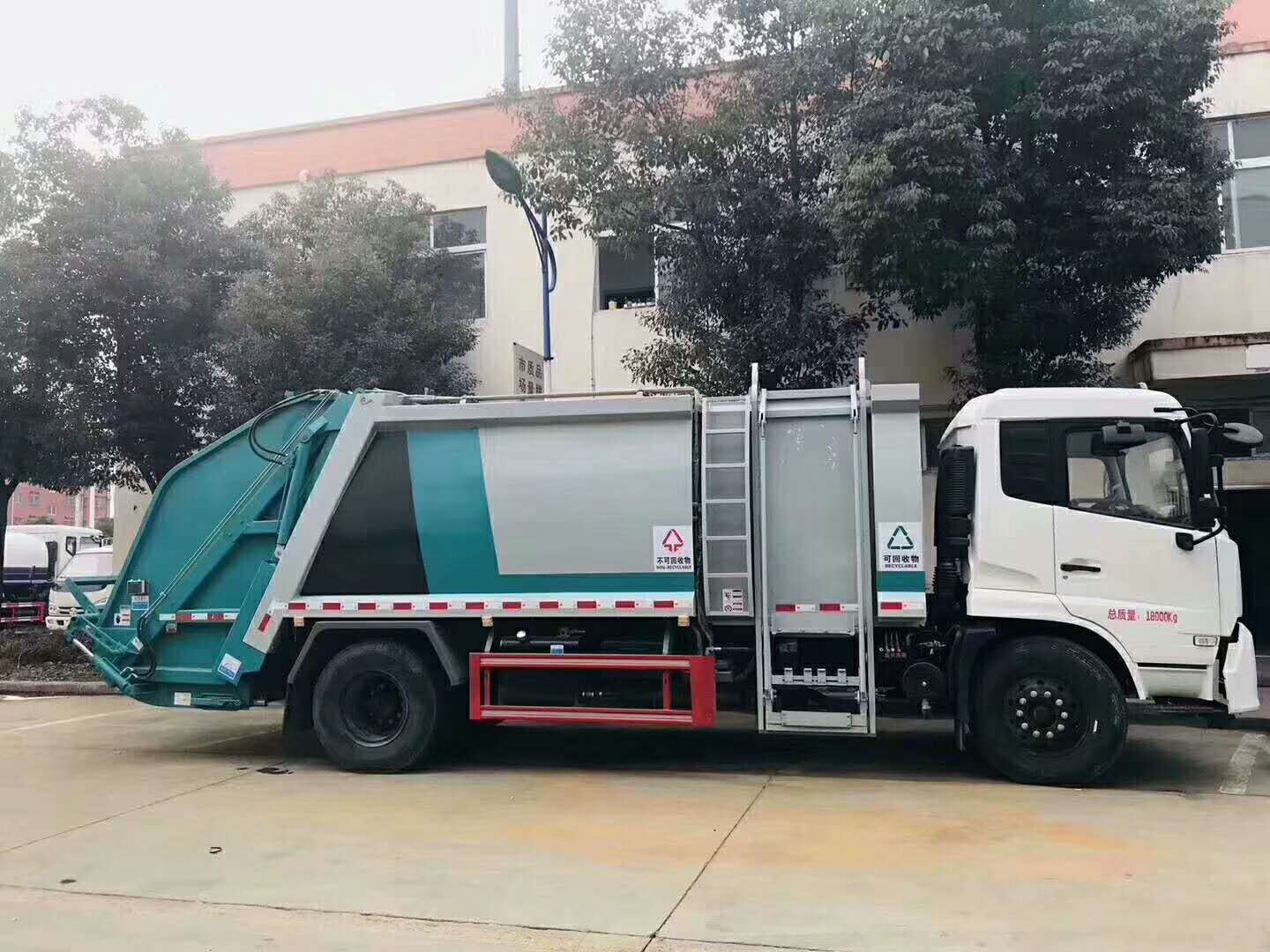 东风天锦分拣式垃圾运输车报价