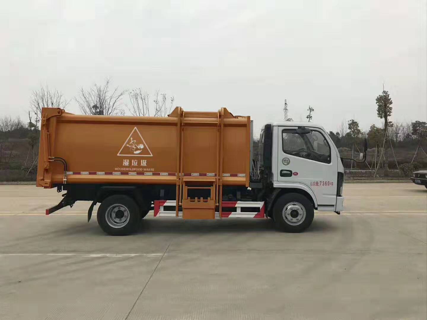小多利卡5吨垃圾自装卸式运输车多少钱