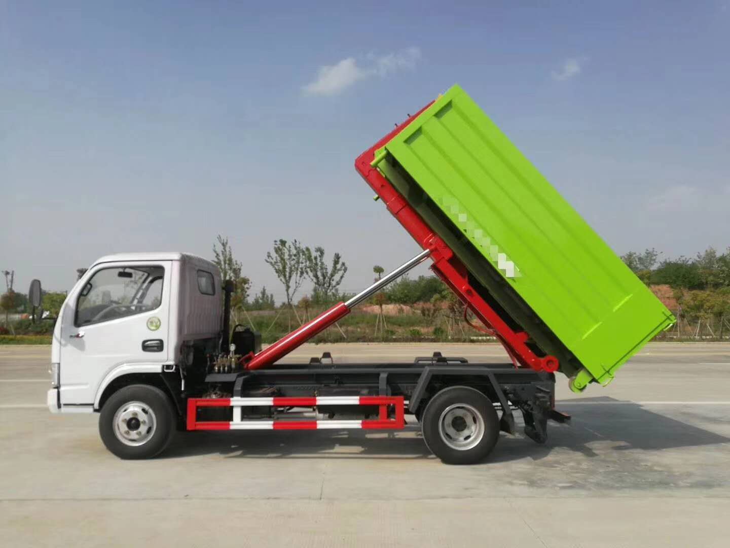 国六5吨车厢可卸式垃圾车多少钱