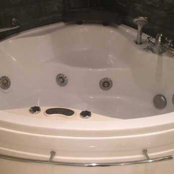 上海维修浴缸漏水电话修补翻新浴缸修理浴缸