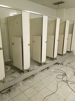 成都市彭州金嘉卫生间隔断制品有限公司厕所隔断加工基地