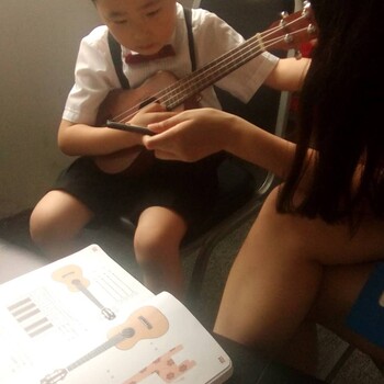 上海“之则声乐钢琴吉他培训”提供成人/少儿学唱歌的场地