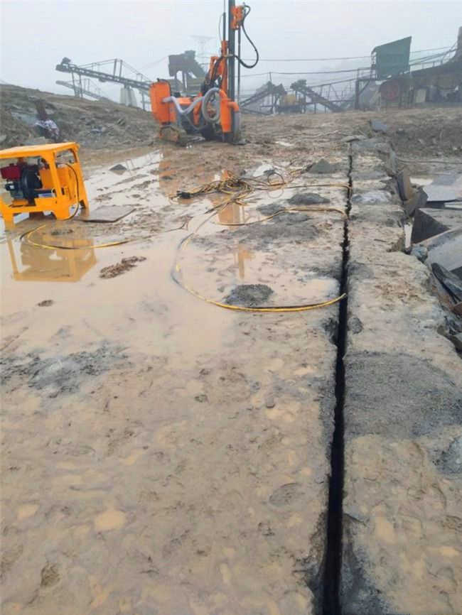 鋼筋混凝土地面拆除分裂器