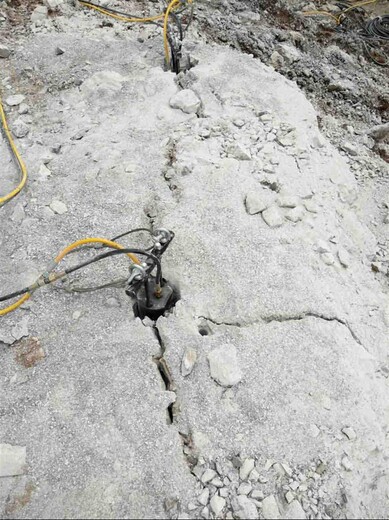 南京破石头挖基坑裂石机劈裂棒,劈裂机