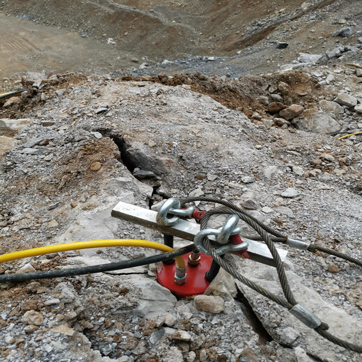 黑龙江松北区地基开挖静态裂石机岩石劈裂机