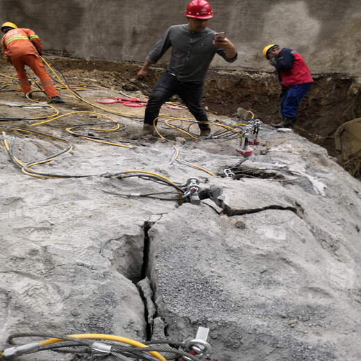 吉林公主岭-开挖坚硬石头劈石机工作效率