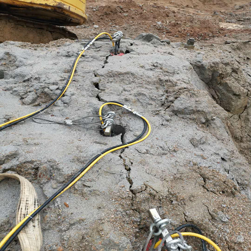 广东化州-城市建设地基开挖破石头机器