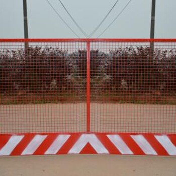 建筑安全喷塑基坑围栏网瑞才生产，建筑护栏网现货厂家