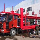 國(guó)五解放單橋轎運(yùn)車(chē)最后整備中，準(zhǔn)備發(fā)往廣東