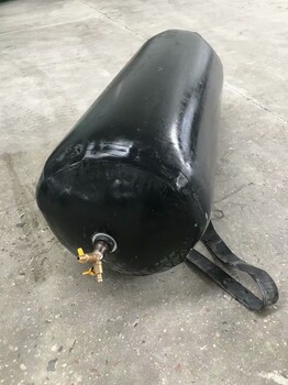 防止管道封堵氣囊與膠管脫開在氣囊和膠管接口處應(yīng)用鐵絲扎緊