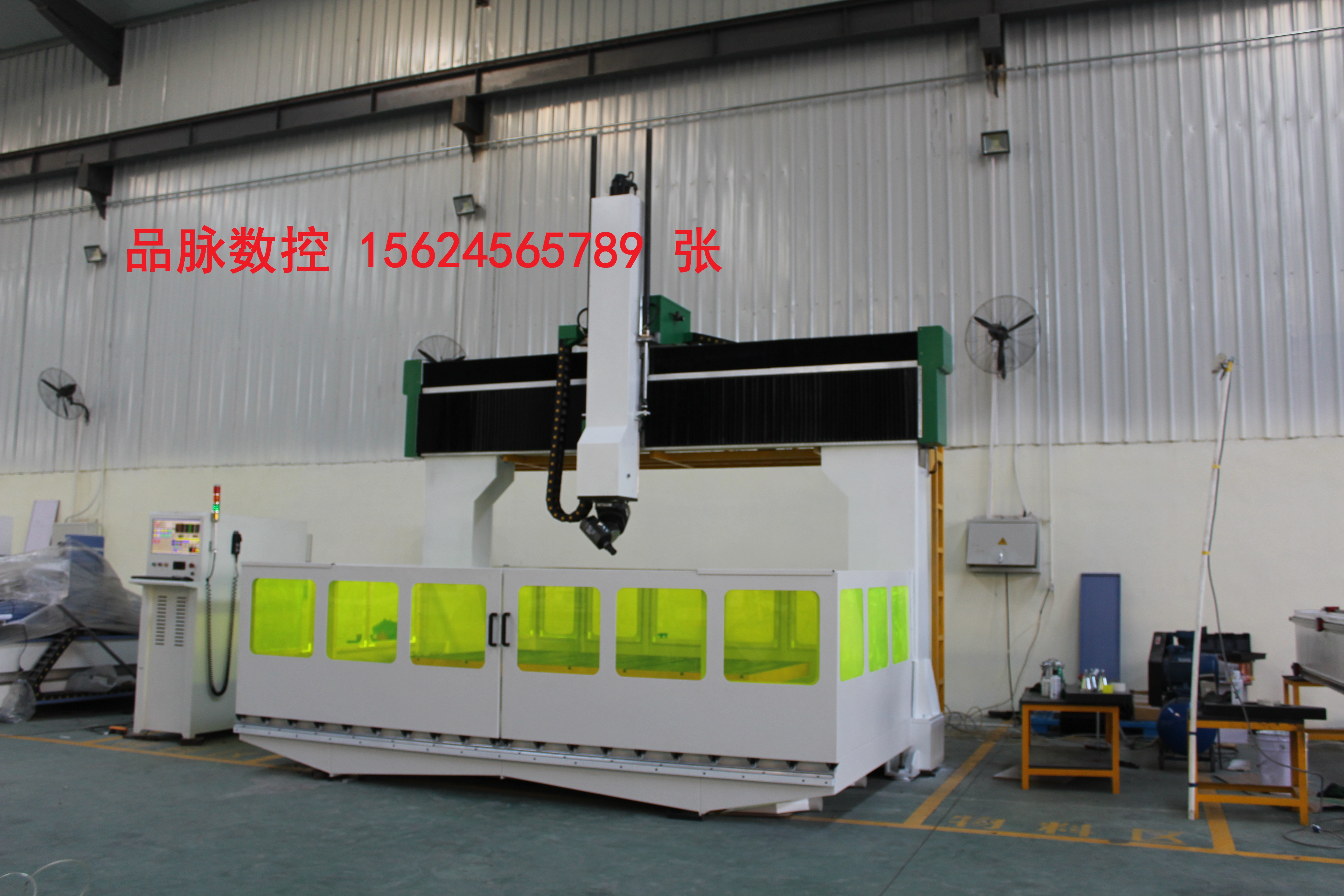主要技术参数 1、工作台尺寸:1300mm*2500mm 2、X轴行程:3200mm 3、Y轴行程:1950mm 4、Z轴行程:1000mm 5、B轴行程:185 6、C轴行程:320 8、主轴空转转速:24000rpm/min 9、快速进给速率: X轴:30000mm/min Y轴:30000mm/min Z轴:15000mm/min 10、主轴内锥孔:HSK63F 弹簧夹ER40可夹持刀具最大直径为¢25 11、文件格式:G代码 五轴加工中心特点: 1、采用五轴五联动控制系统,带RTCP功能(真