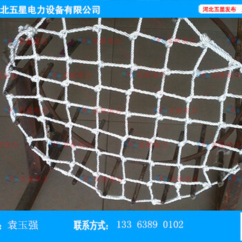 污水井防護(hù)網(wǎng)?防墜網(wǎng)材質(zhì)為丙綸高強(qiáng)絲，編織而成，有效的防止了人員墜落的傷亡事故