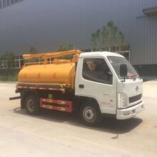 8万能上蓝牌的洒水车吸粪车勾臂垃圾车图片