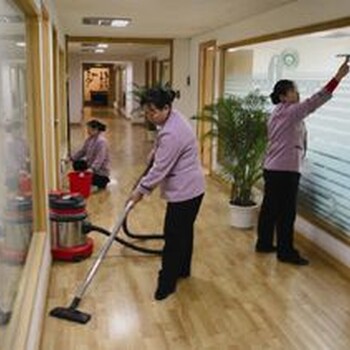 广州天河区保洁公司，地毯清洗，办公室大扫除，玻璃清洗