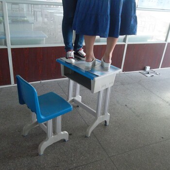 南宁塑钢课桌椅批发，新型塑料课桌椅图片
