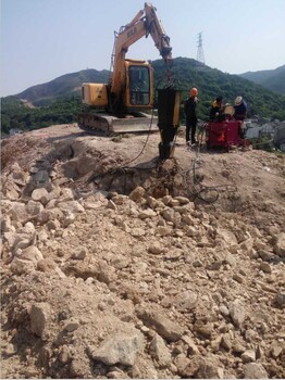 四川甘孜ZPL岩石劈裂机柴动岩石分裂器