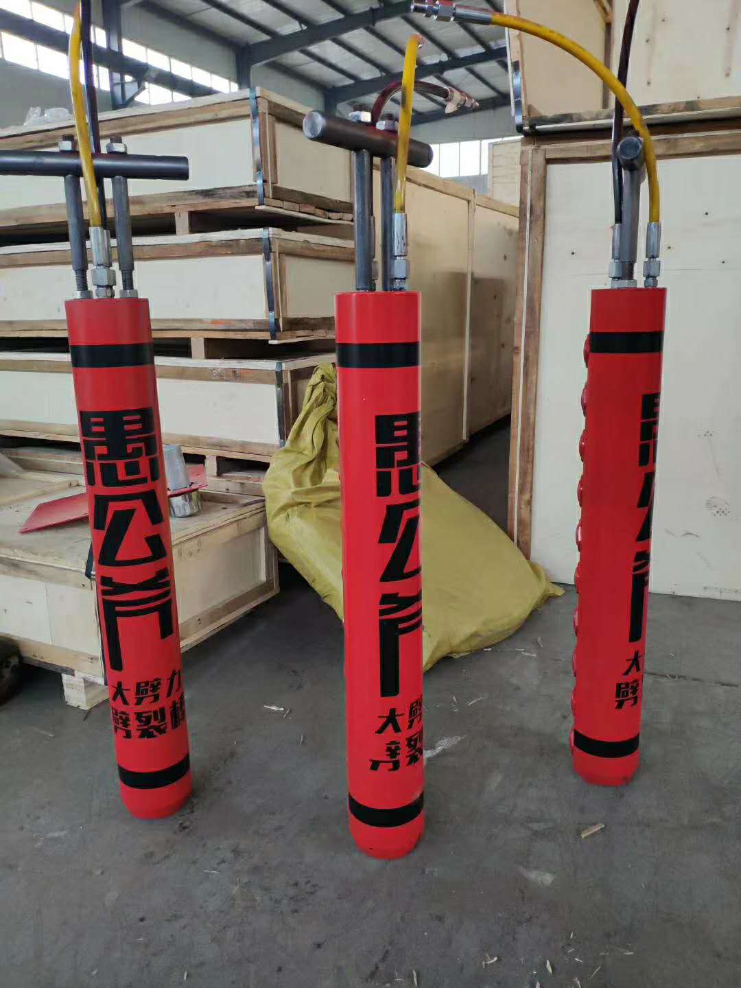 江蘇南京螢石開(kāi)采機械代替爆破分解巖石設備