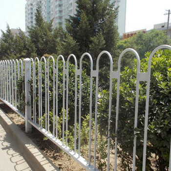 鋅鋼道路護(hù)欄，道路隔離柵，交通安全護(hù)欄，交通市政護(hù)欄