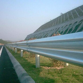 雙波防護(hù)圍欄廠家珠海波形圍欄現(xiàn)貨佛山噴塑波形護(hù)欄