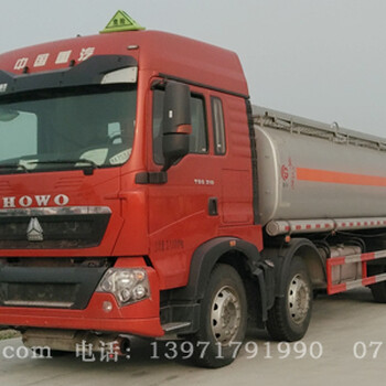 重汽豪沃T5G后八油罐车