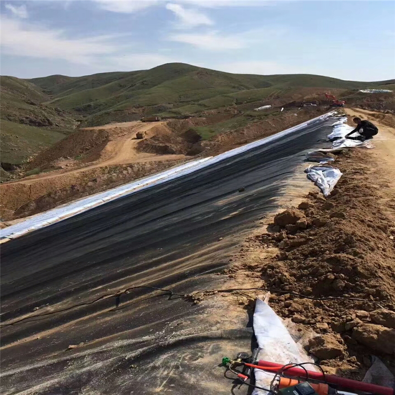 防渗土工膜在北京河道边坡的焊接宽度