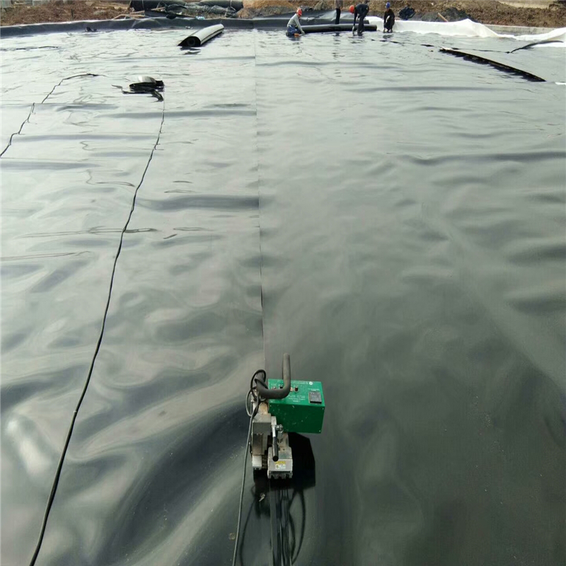 全新料土工膜在人工湖的焊接宽度