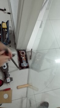 深圳玻璃门维修玻璃门安装各种牌子地弹簧